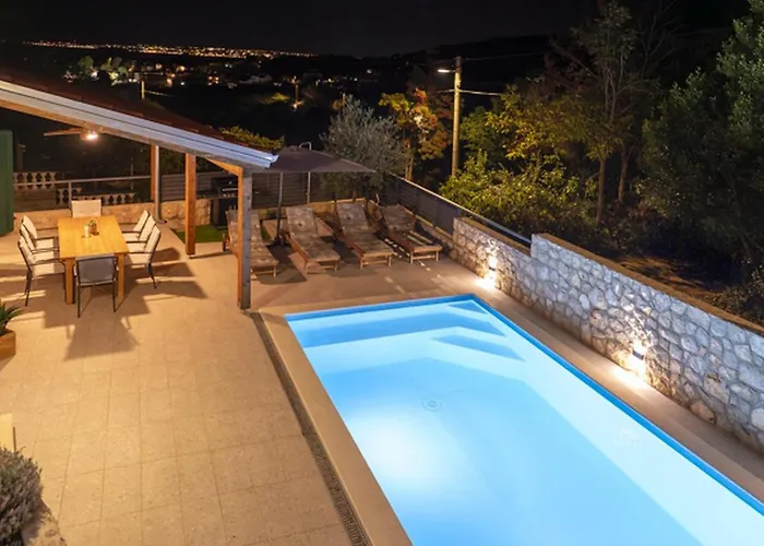 بيت للعطل 4200-1 For 8 Pers In *