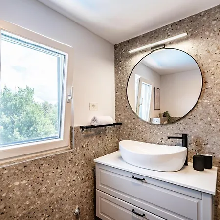 4200-1 For 8 Pers In Lukoran